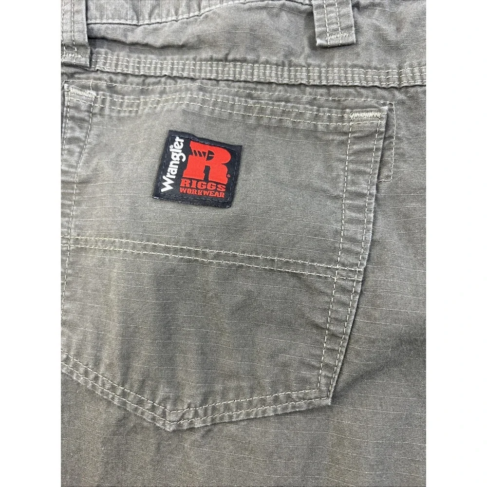 Wrangler Riggs Workwear Men's Green Rip Stop Canvas Rugged Size 44 X 32